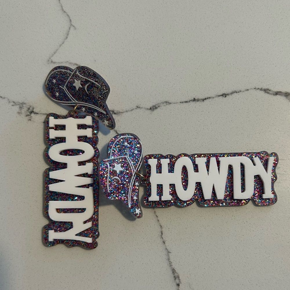 The cutest howdy earrings 🤠
